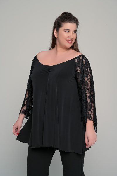 Μπλούζα μαύρη με δαντέλα στα μανίκια Plus size