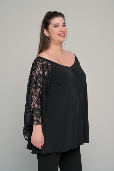 Μπλούζα μαύρη με δαντέλα στα μανίκια Plus size