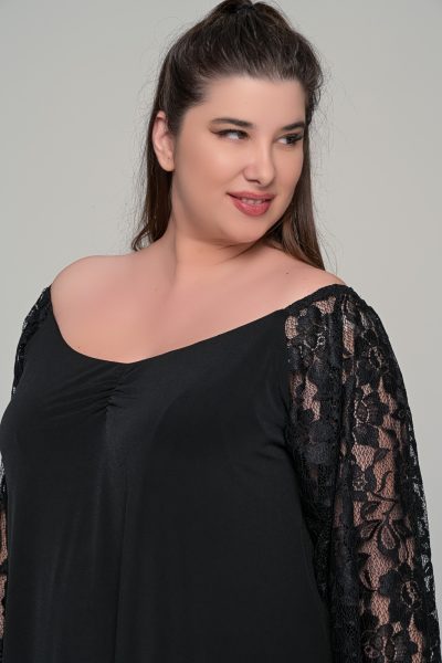 Μπλούζα μαύρη με δαντέλα στα μανίκια Plus size