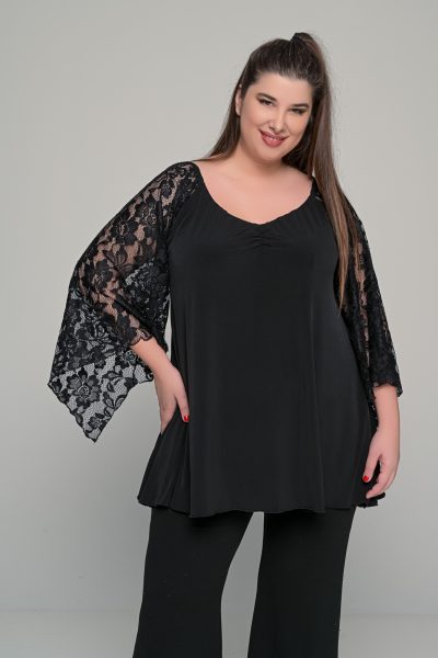 Μπλούζα μαύρη με δαντέλα στα μανίκια Plus size