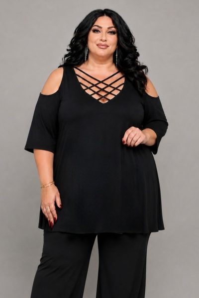 Plus Size Μαύρη Μπλούζα με Χιαστί Λαιμόκοψη & Ανοιχτούς Ώμους - Image 3
