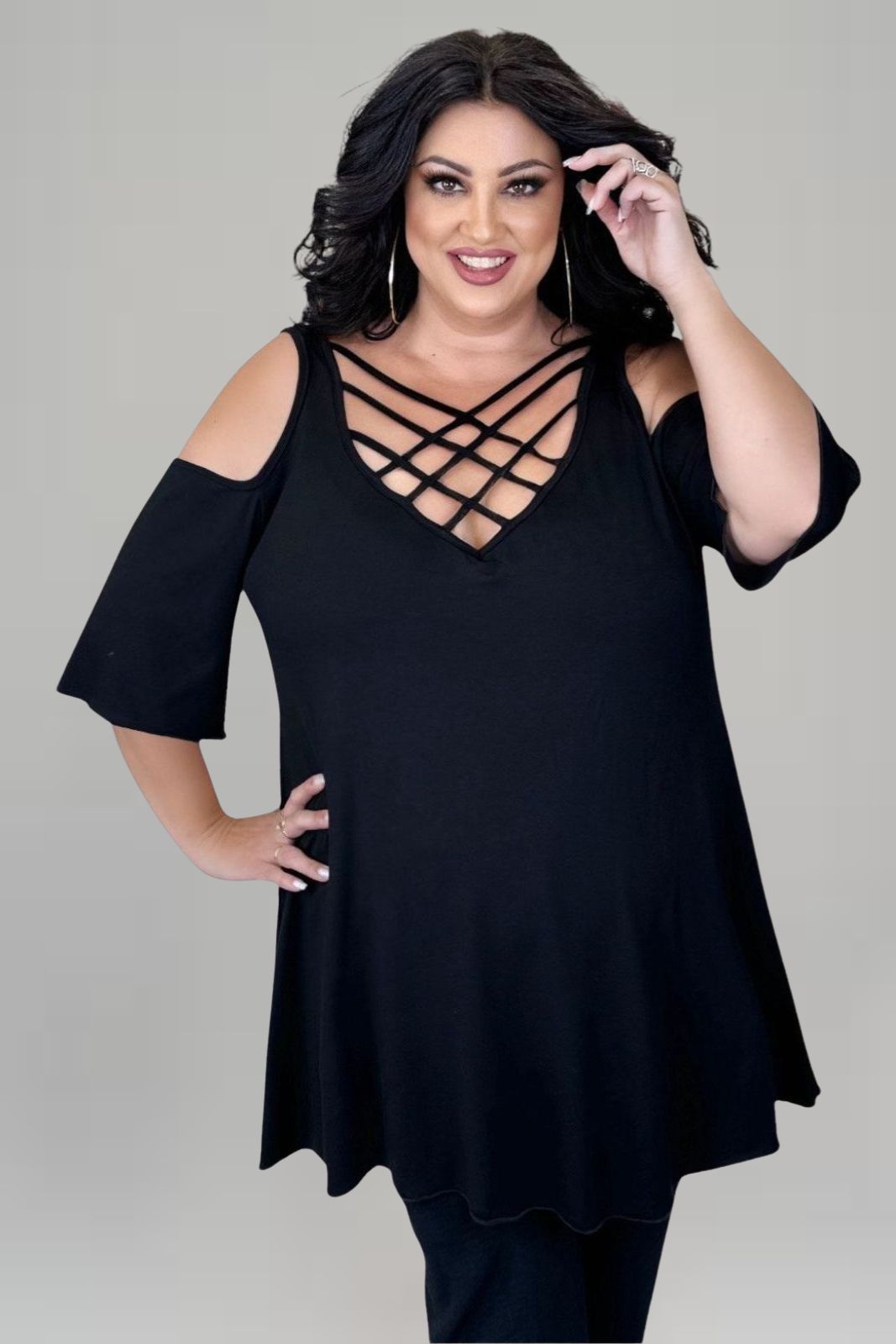 blousa-me-xiasti-mprosta-mayri Μπλούζα με χιαστί σχέδιο στο ντεκολτέ - Image 1