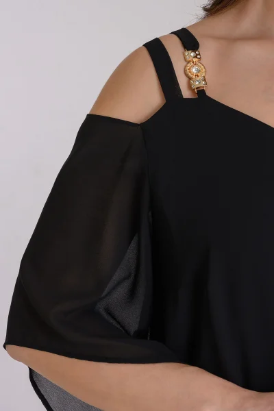 Φόρεμα μουσελίνα με χρυσή λεπτομέρεια | Μαύρο | Plus Size - Image 3