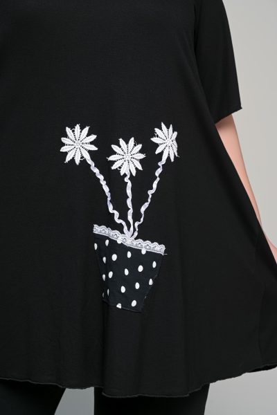 Μπλούζα με κεντημένο μοτίφ σε ελαστική βισκόζη | Μαύρο | Plus Size - Image 3