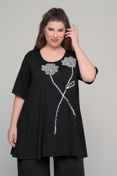 Μπλούζα με διπλό λουλούδι σε ελαστική βισκόζη | Μαύρο | Plus Size - Image 7