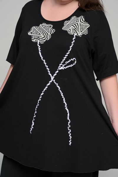 Μπλούζα με διπλό λουλούδι σε ελαστική βισκόζη | Μαύρο | Plus Size - Image 4