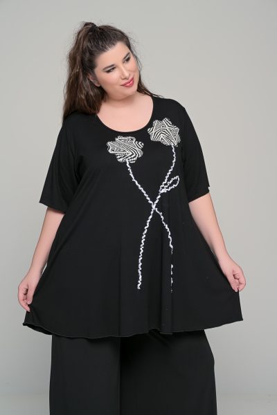 Μπλούζα με διπλό λουλούδι σε ελαστική βισκόζη | Μαύρο | Plus Size - Image 5