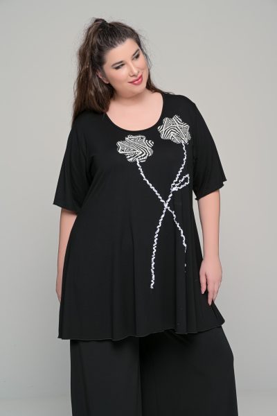 Μπλούζα με διπλό λουλούδι σε ελαστική βισκόζη | Μαύρο | Plus Size - Image 8