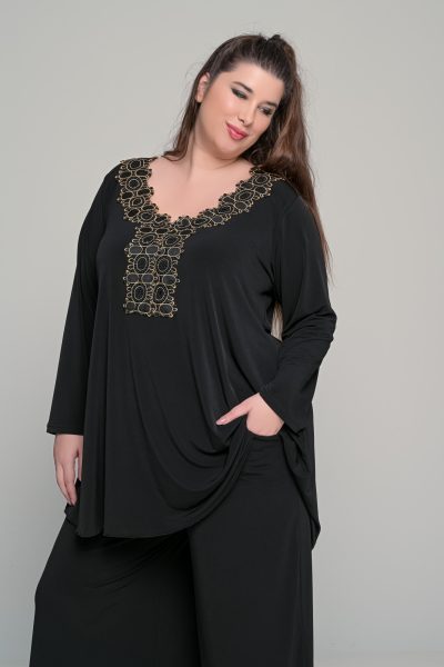 Μπλούζα με χρυσή τρέσα στο ντεκολτέ σε ελαστικο super jersey | Μαύρο | Plus Size - Image 4