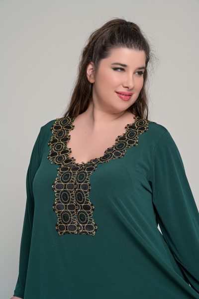 Μπλούζα με χρυσή τρέσα στο ντεκολτέ σε ελαστικο super jersey | Κυπαρισσί | Plus Size - Image 2