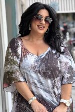 Φόρεμα σε δροσερό ανάλαφρο ύφασμα με Marble Print | Plus Size