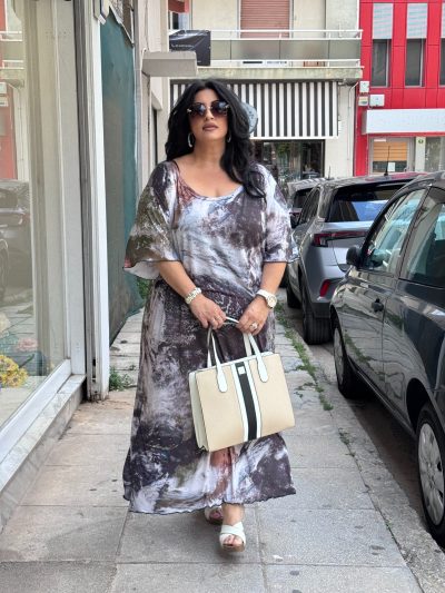 Φόρεμα σε δροσερό ανάλαφρο ύφασμα με Marble Print | Plus Size - Image 2