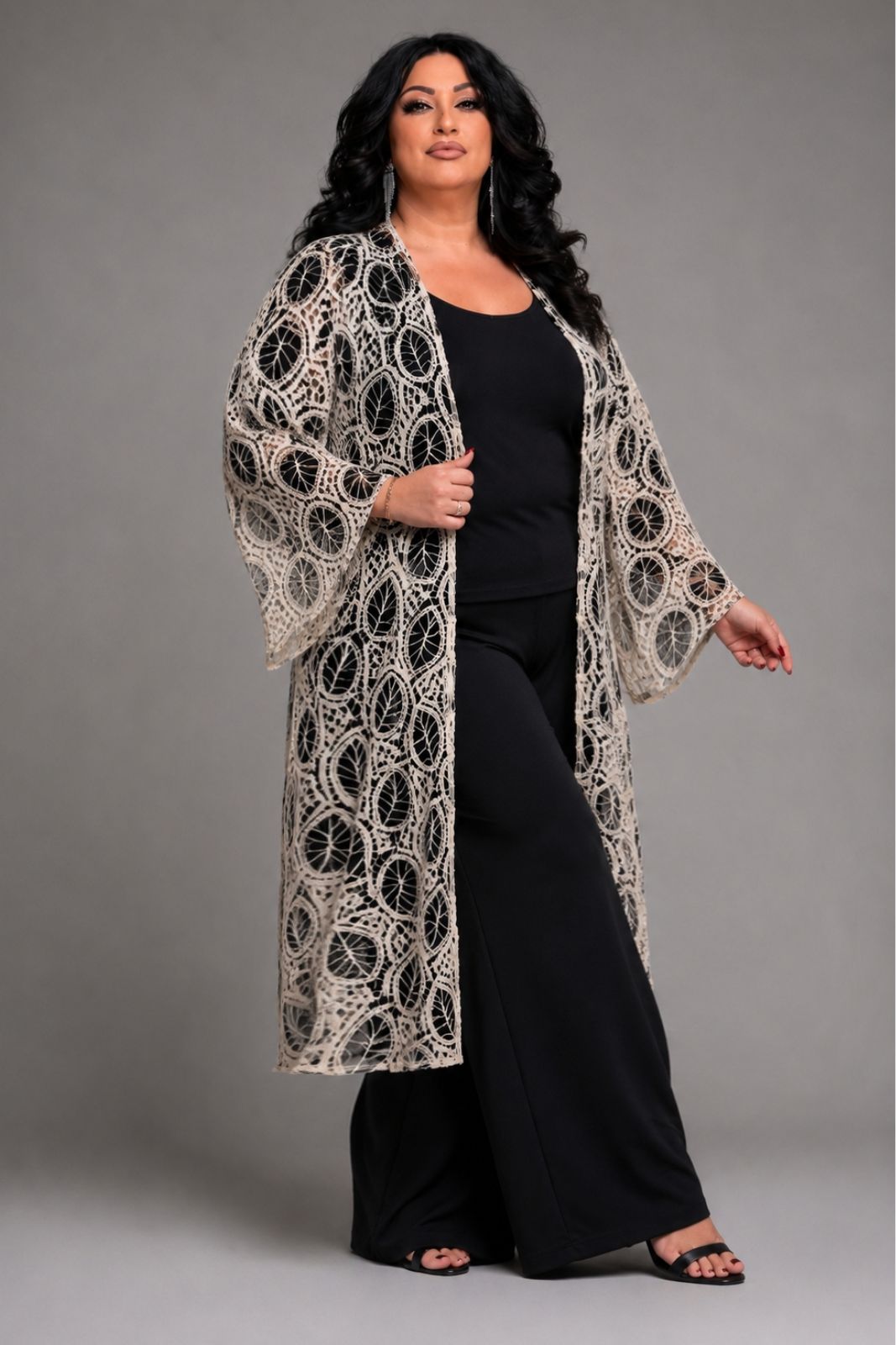 PlusSizeGirl-Lady-Lola-Curvy-Clothes Κιμονό με Κηπούρ Δαντέλα – Elegant Lace Cover-Up | Plus Size - Image 1