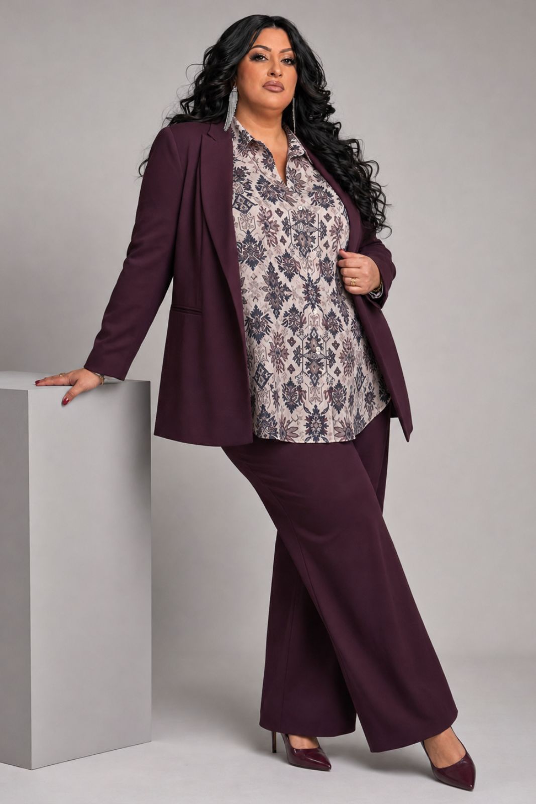 PlusSizeGirl-Lady-Lola-Curvy-Clothes - 2026-08-23T182702.171 Plus Size Εμπριμέ Πουκάμισο με Ethnic Μοτίβο | Μπεζ & Μπορντό - Image 1